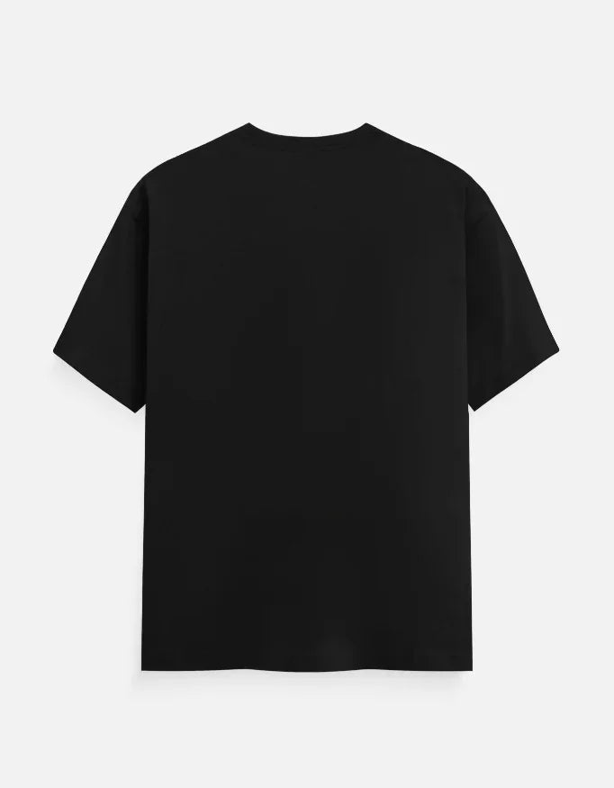 Black oversized streetwear t-shirt with relaxed fit, premium comfort for gamers and creators